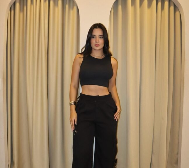 Cropped Canelado Essential Preto